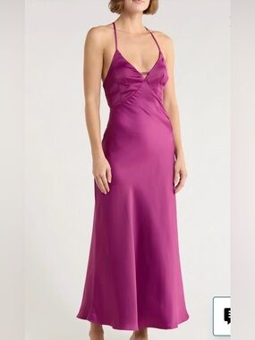 Moon River
Tie Back Midi Dress
Color : Eggplant